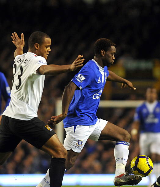 守兩端均有 守兩端均有